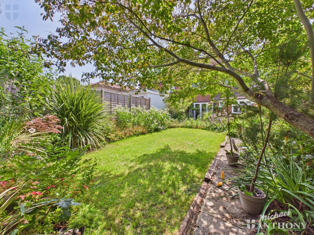 Property photo 3 of 14 Cam03852G0-Pr0713-Still002