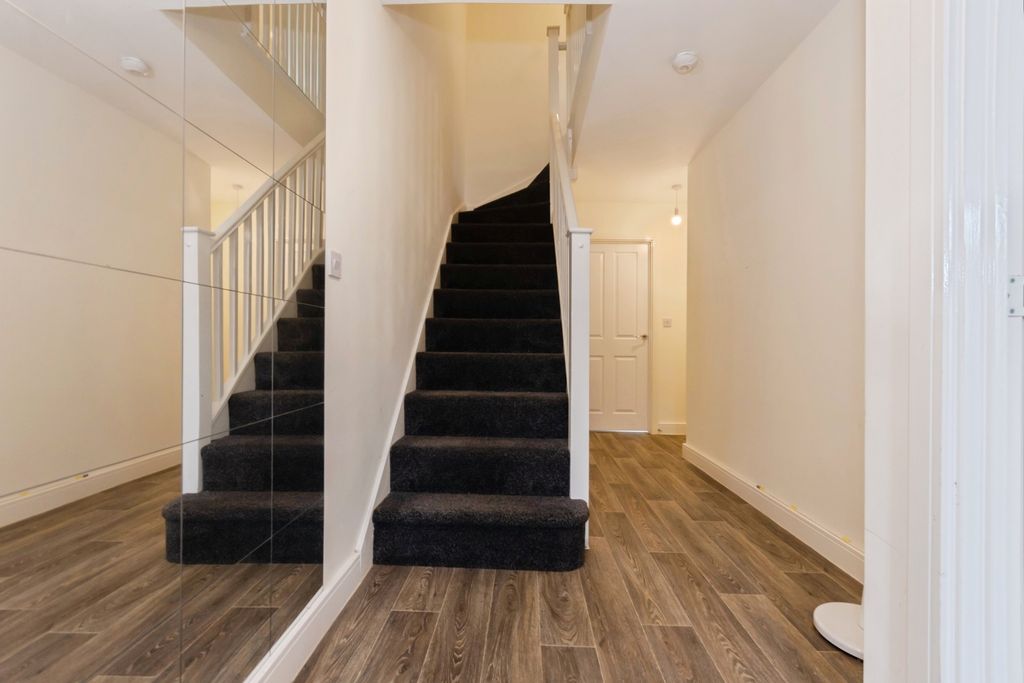 Property photo 2 of 20 Hallway