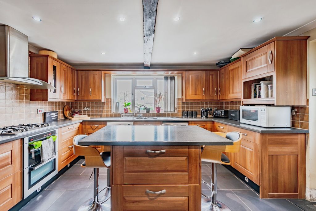 Property photo 2 of 19 Kitchen /Breakfast Room