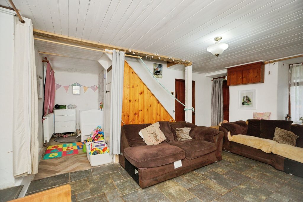 Property photo 3 of 17 Image 2