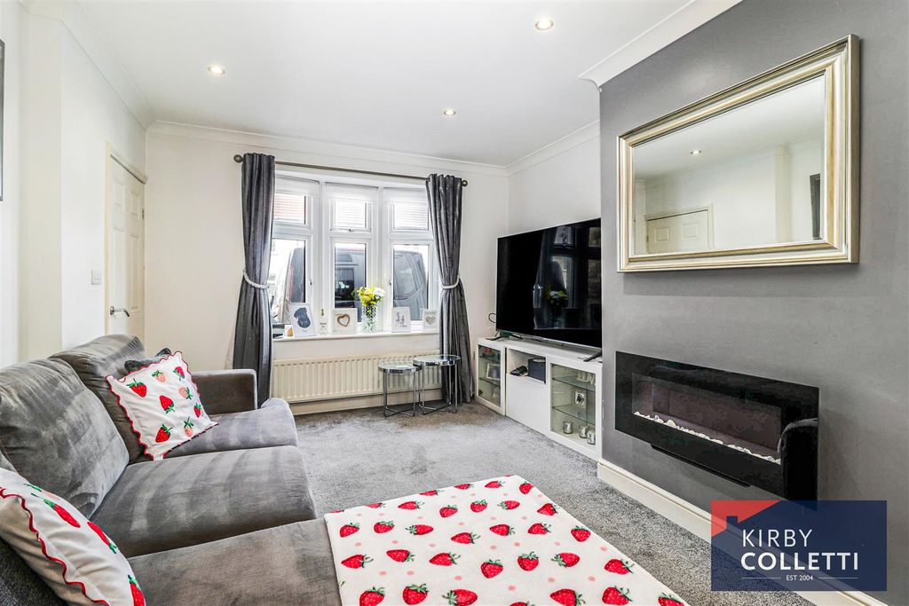 Property photo 3 of 18