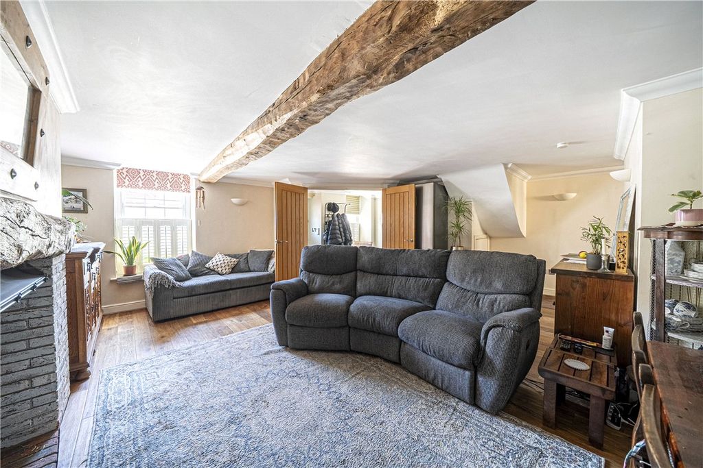 Property photo 2 of 10 Sitting Room