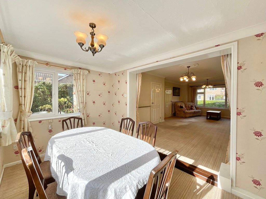 Property photo 3 of 32