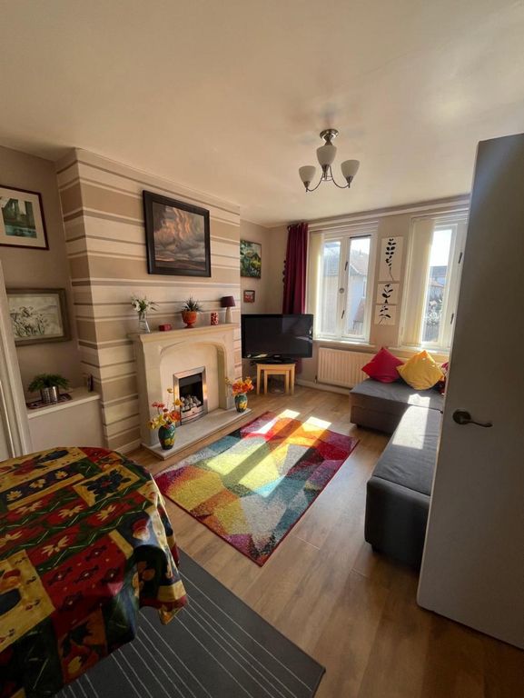 Property photo 3 of 8 Lounge