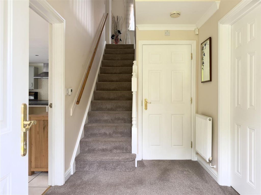 Property photo 2 of 32 Hallway
