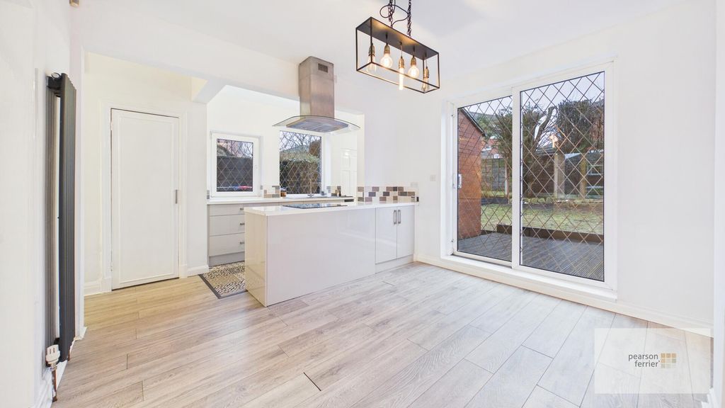 Property photo 2 of 16 Kitchen