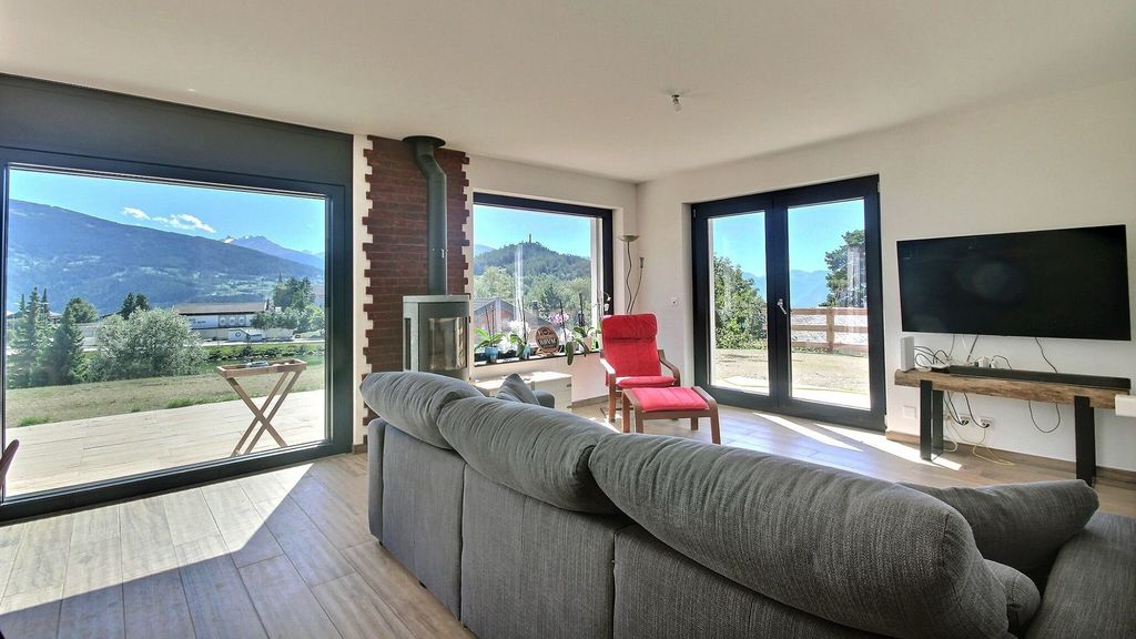 Property photo 2 of 13