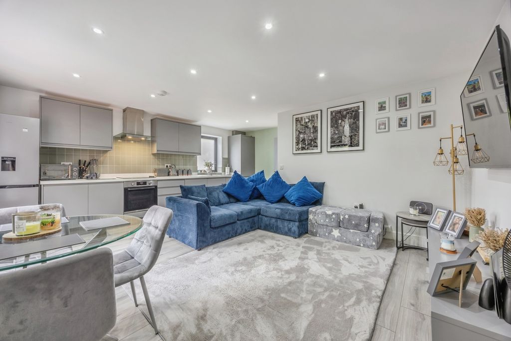 Property photo 2 of 17 Pbox-Img.Jpg
