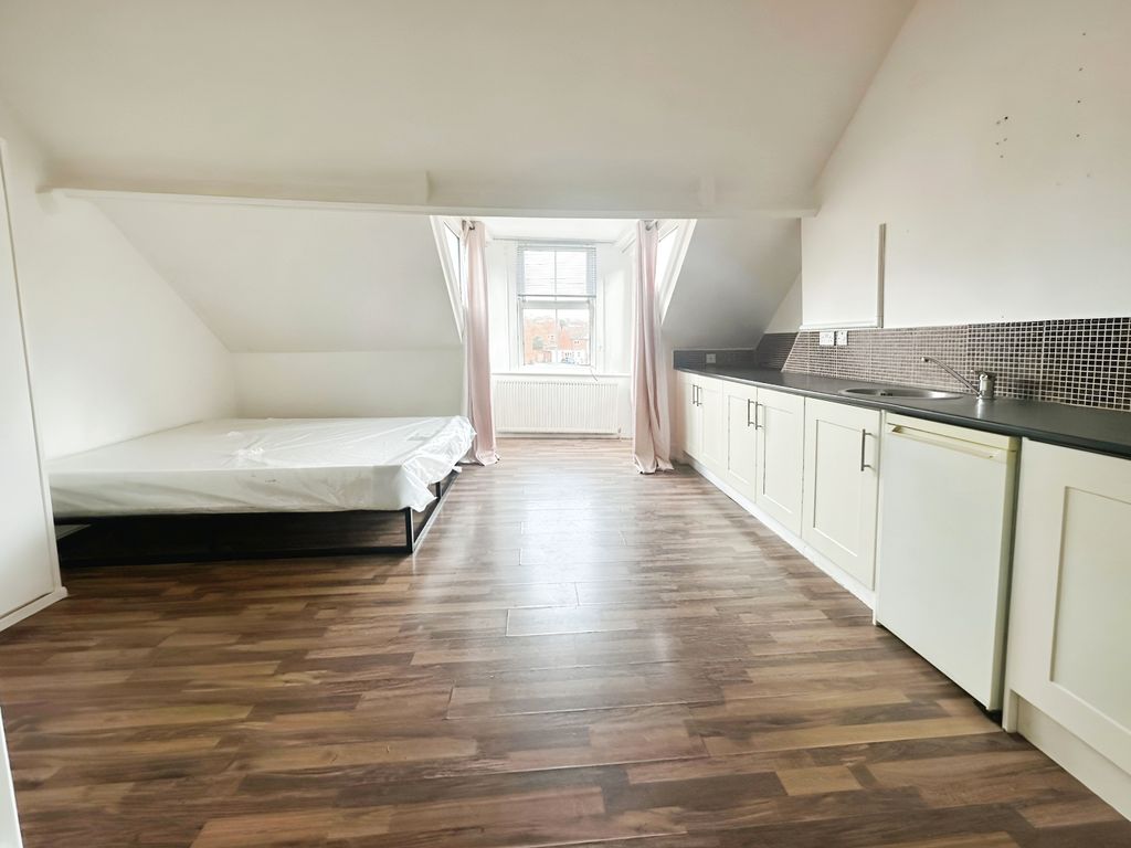 Property photo 3 of 6 5Fc4c686-344c5c28-1110-4A29-87c6-A142B3Db8743