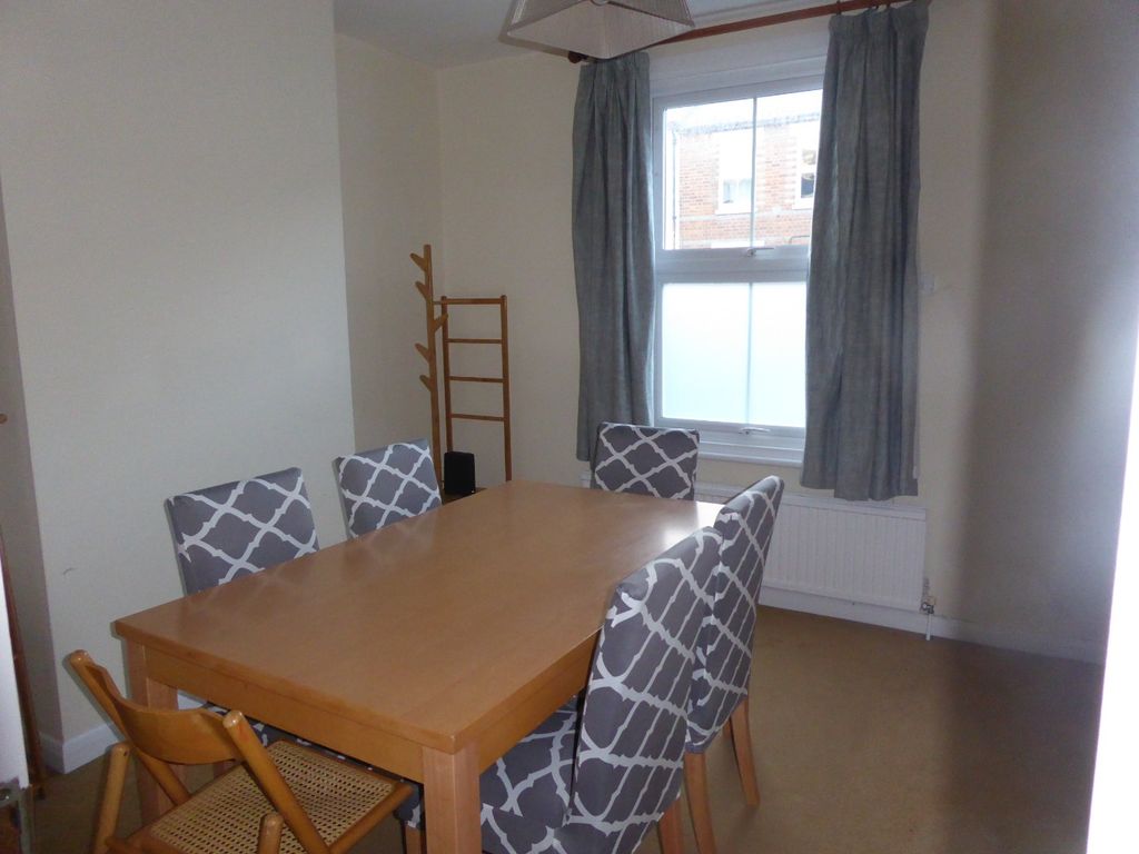 Property photo 3 of 8 5303882