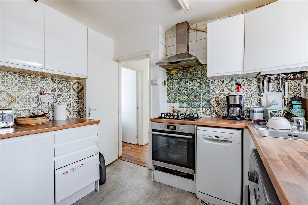 Property photo 3 of 9 Kitchen