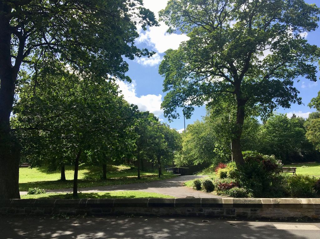Property photo 1 of 8 A Beautifully Maintained Garden Area With Lush Gre...