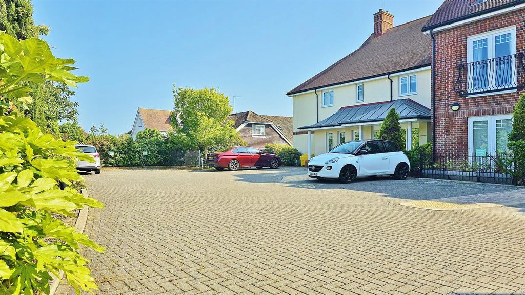 Additional image 8 of 2 bed property for saleVictoria Gardens, Hadleigh Road, Frinton-On-Sea CO13