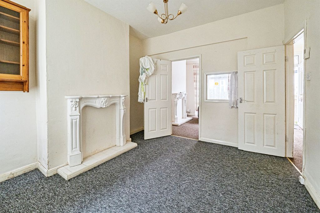 Property photo 3 of 12