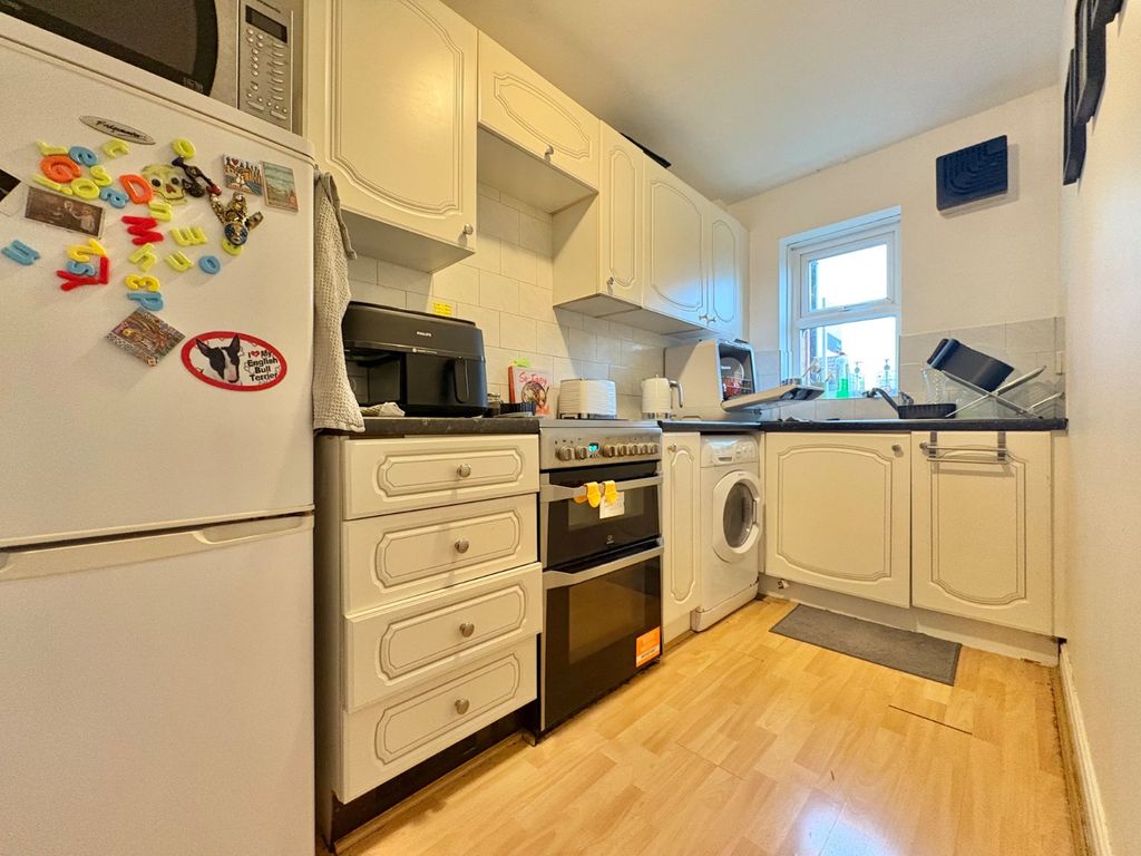 Property photo 3 of 11 Picture No. 15