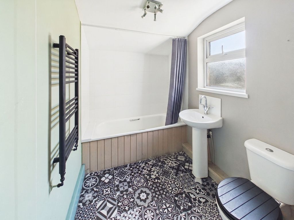 Property photo 3 of 14 Bathroom