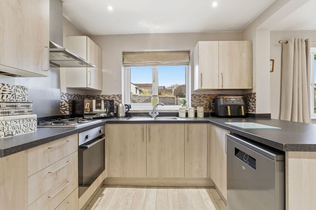 Property photo 3 of 31