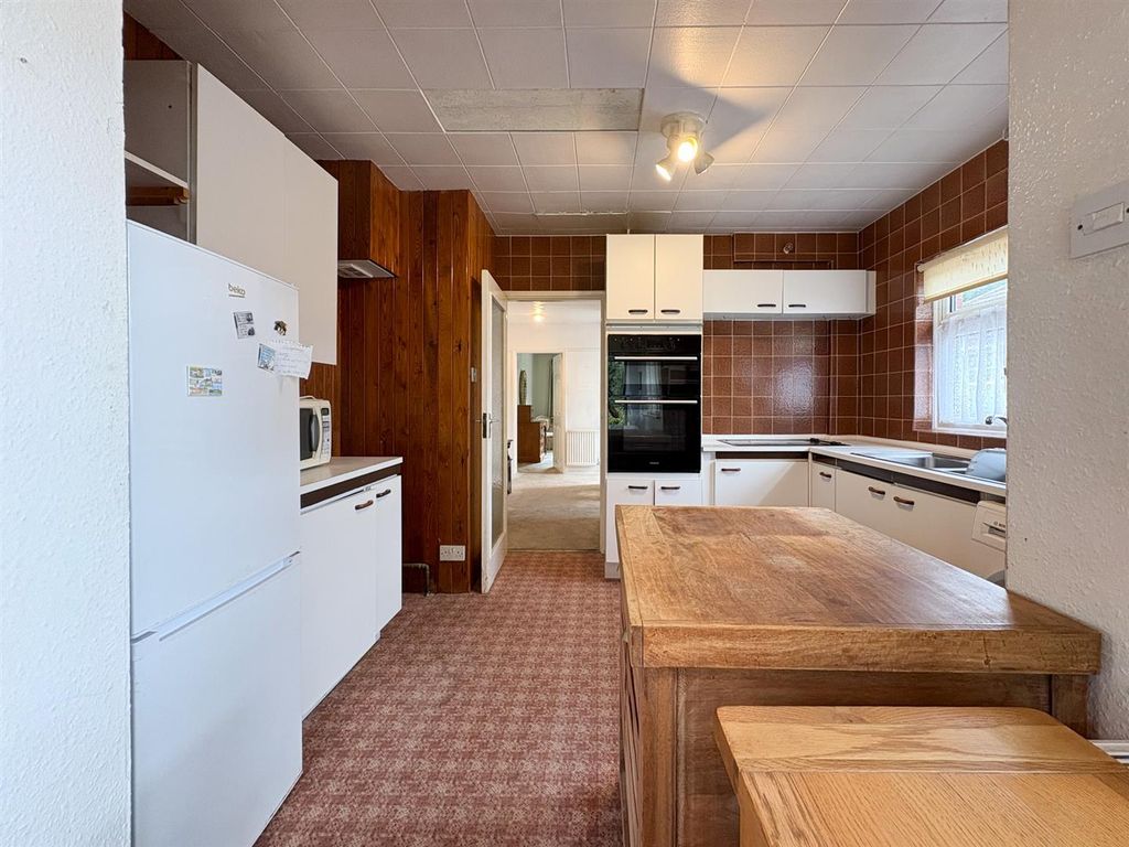 Property photo 3 of 19 Kitchen.Jpg
