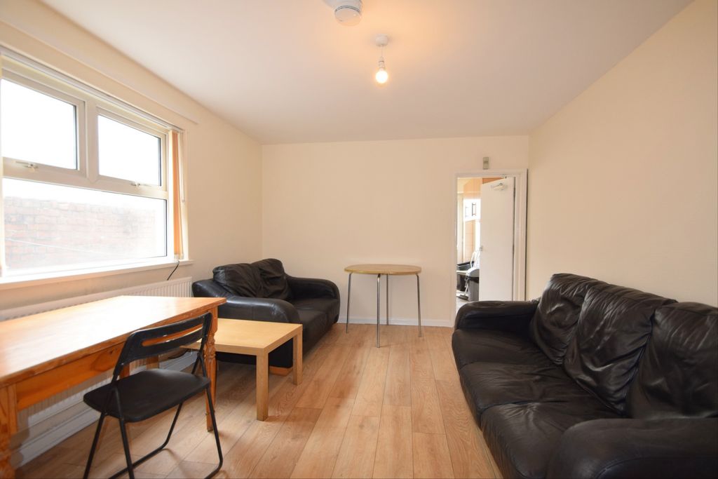 Property photo 1 of 14 Photo 11