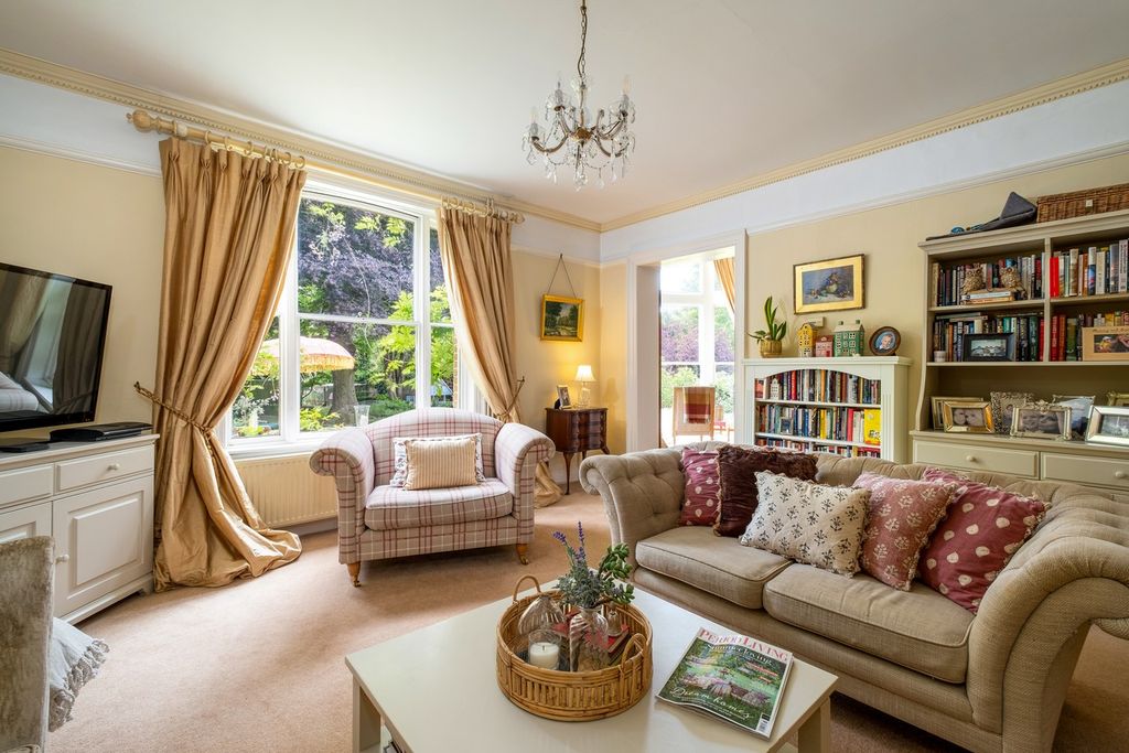 Property photo 2 of 29 The Grove-20