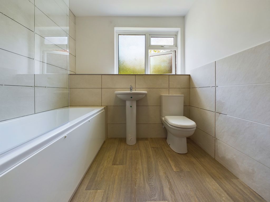 Property photo 3 of 8 Bathroom