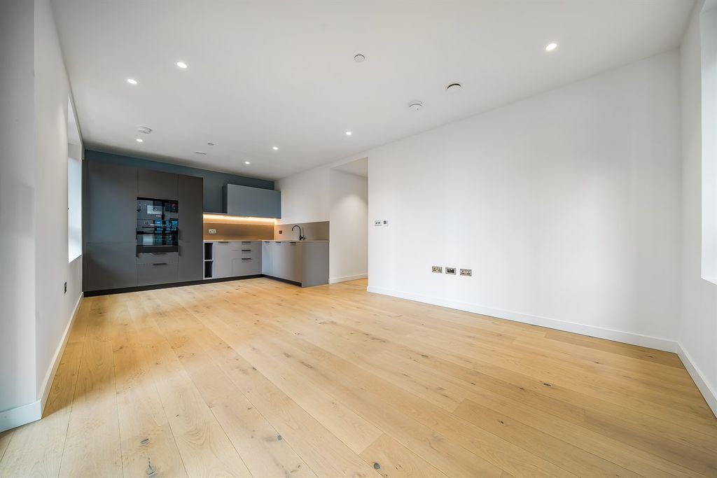 Property photo 1 of 13 (Main)