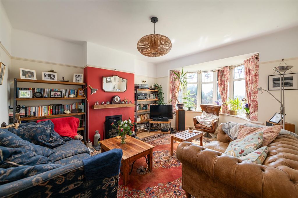 Property photo 2 of 35