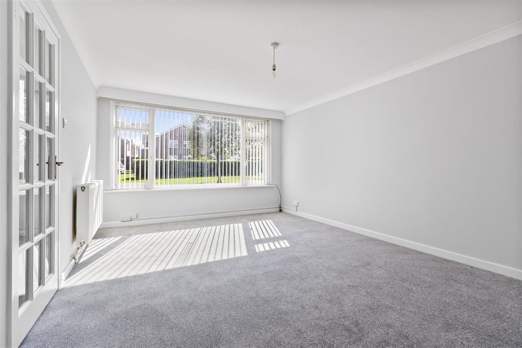 Property photo 2 of 10 1 3 Aldsworth Court-002.Jpg
