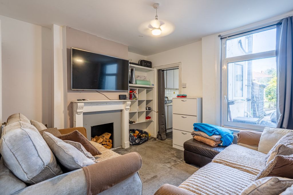 Property photo 2 of 15 5258104