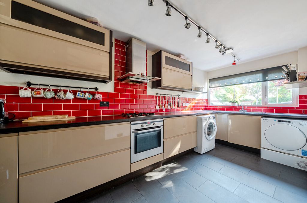 Property photo 3 of 9 1500619-1-6A71Adb...