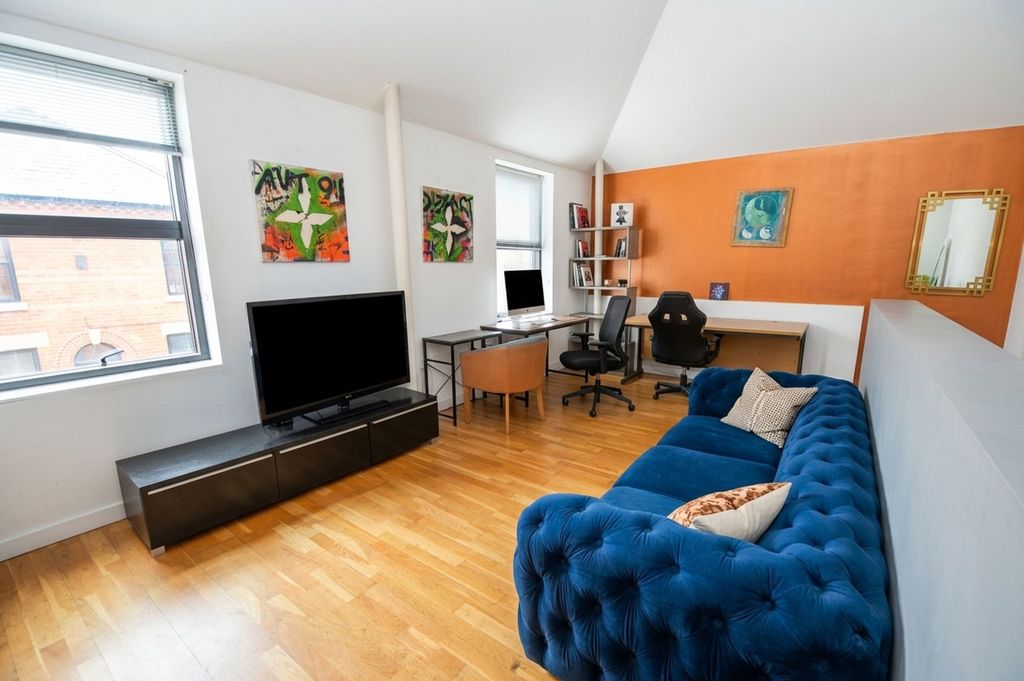 Property photo 2 of 8