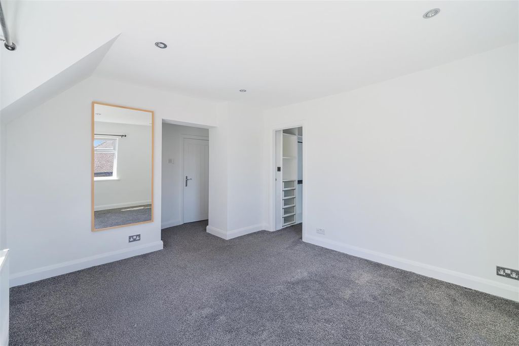 Additional image 14 of 4 bed detached house for saleWoodfield Hill, Coulsdon CR5