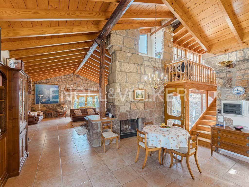 Property photo 3 of 63