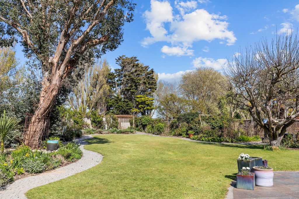 Property photo 2 of 30