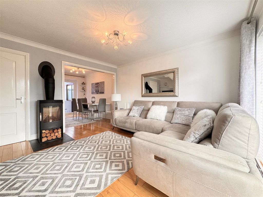 Property photo 2 of 22 Lounge