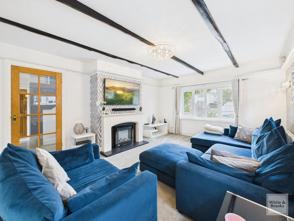 Property photo 2 of 32