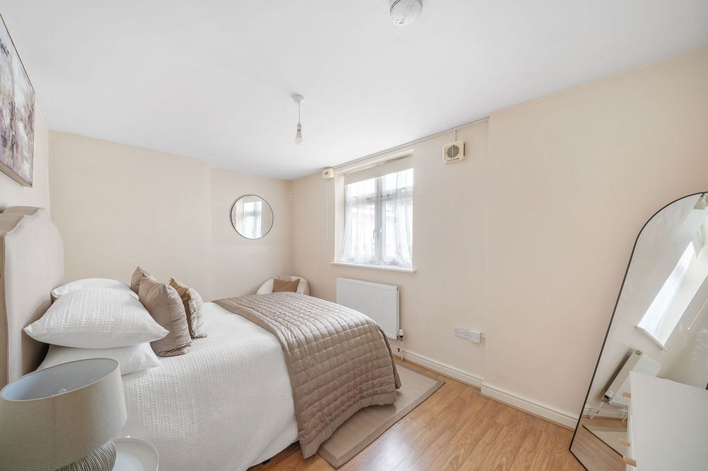 Property photo 3 of 24