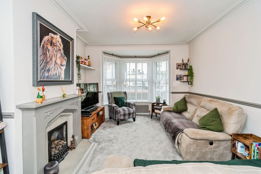 Property photo 2 of 17