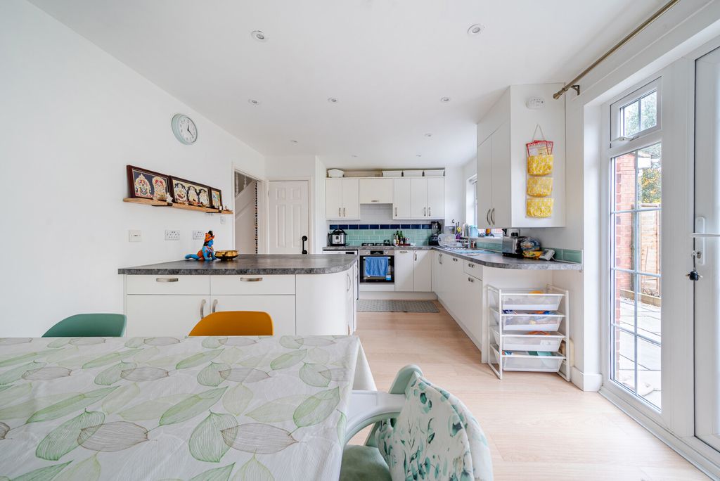 Property photo 2 of 16 1361691-13-68E4F8...