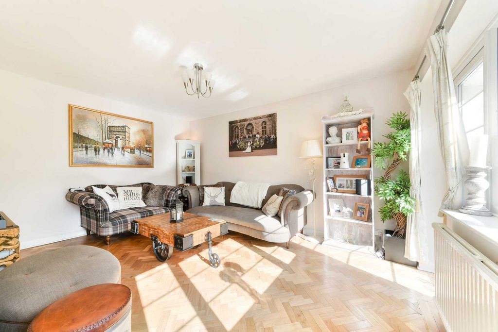 Property photo 3 of 12