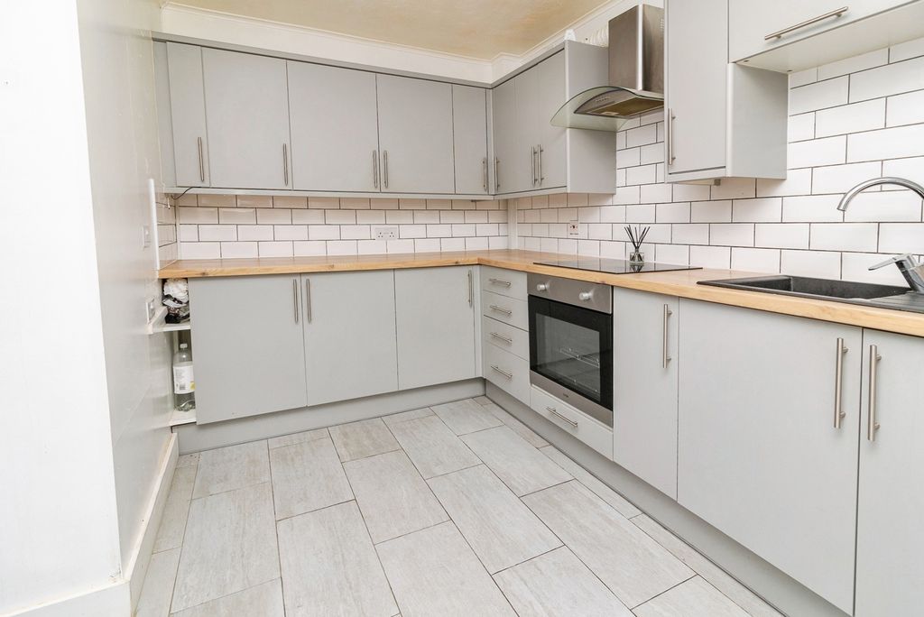 Property photo 2 of 17 Photo