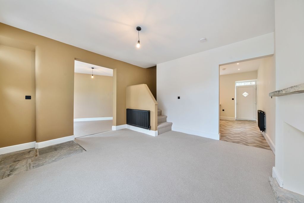 Property photo 2 of 22 1335878-9-6899F974E4454