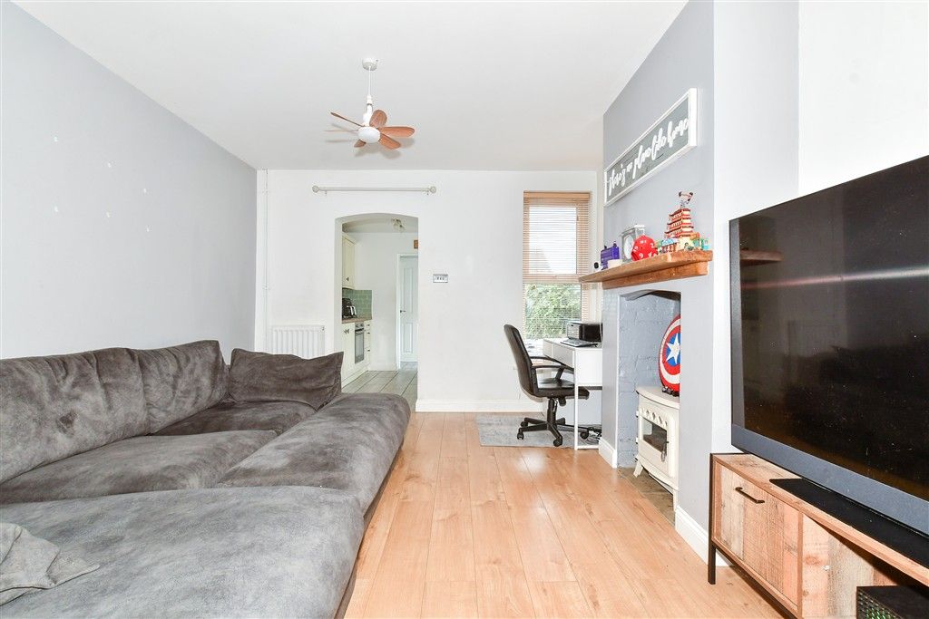 Property photo 3 of 14 Lounge