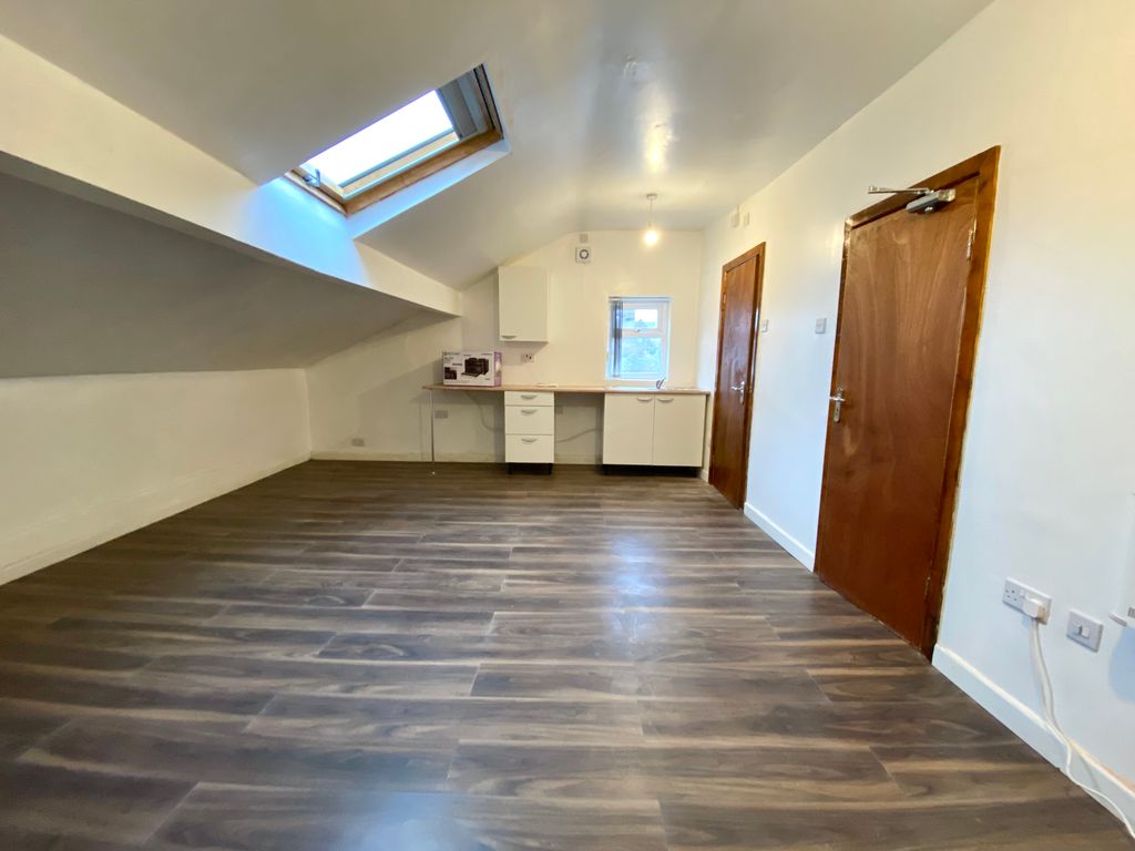 Property photo 1 of 3 Bedroom