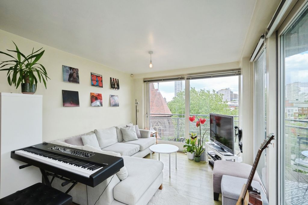 Property photo 3 of 18 Pbox-Img.Jpg