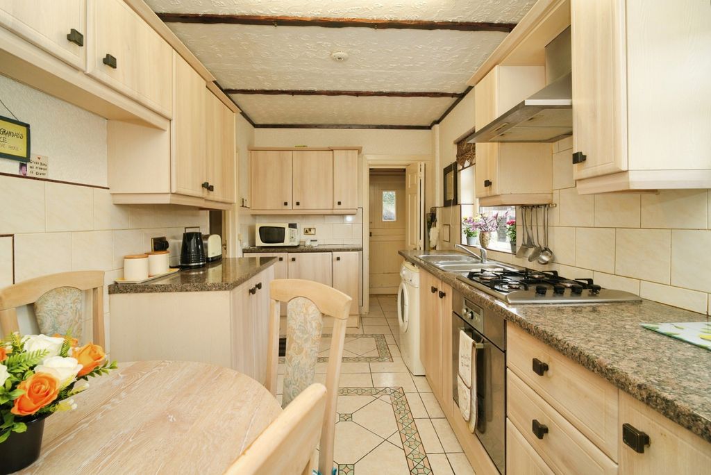 Property photo 2 of 20 Kitchen