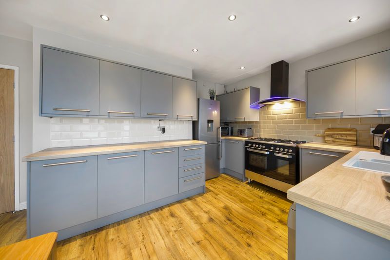 Property photo 3 of 28 Kitchen