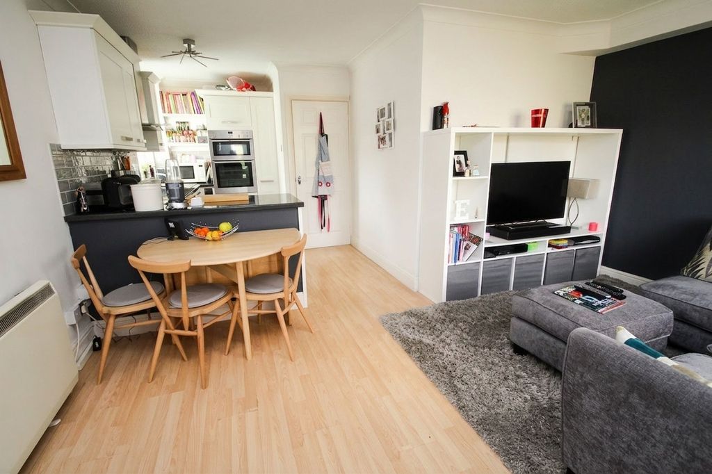 Property photo 3 of 9