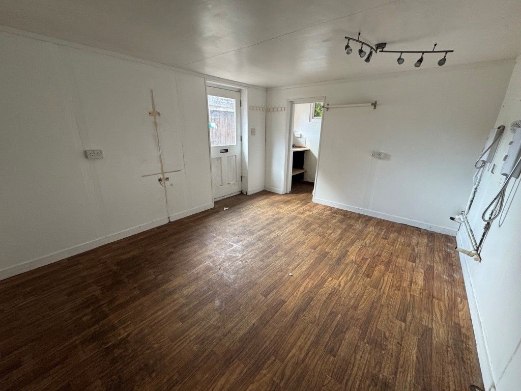 Property photo 2 of 6 Former Hairdressers