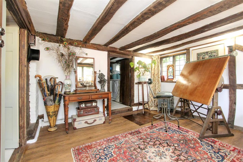 Property photo 2 of 23 Entrance Hall